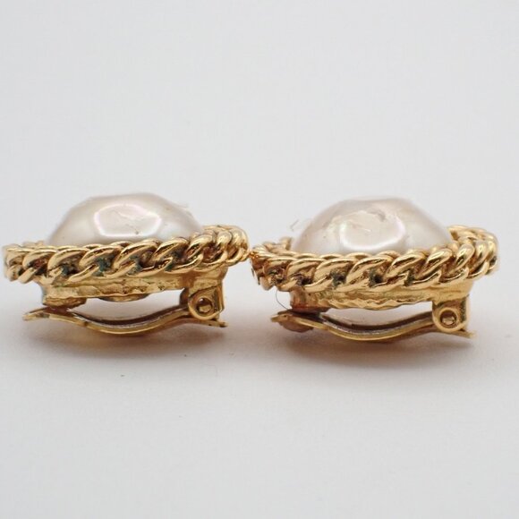 CHANEL CC Logo Imitation pearl Round Button Earrings Clip-On GHW 61RF537 - Picture 2 of 10